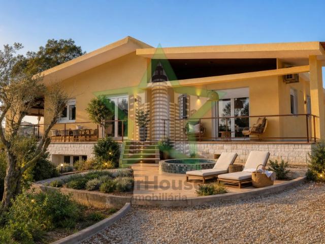 Moradia V2 com garagem e terreno