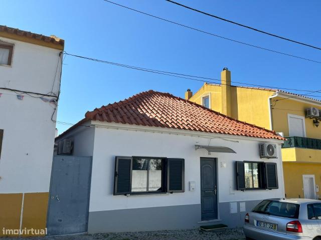 Moradia V2 com Jacuzzi, na Serra do Louro Cabanas