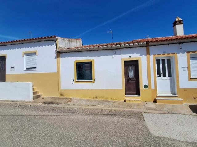 Moradia V2 com quintal situada em Vila Verde de Ficalho Serpa, Vila Verde de Ficalho