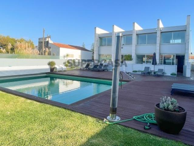 Moradia V2 duplex em Condomínio com Piscina junto à praia da Aguda Arcozelo