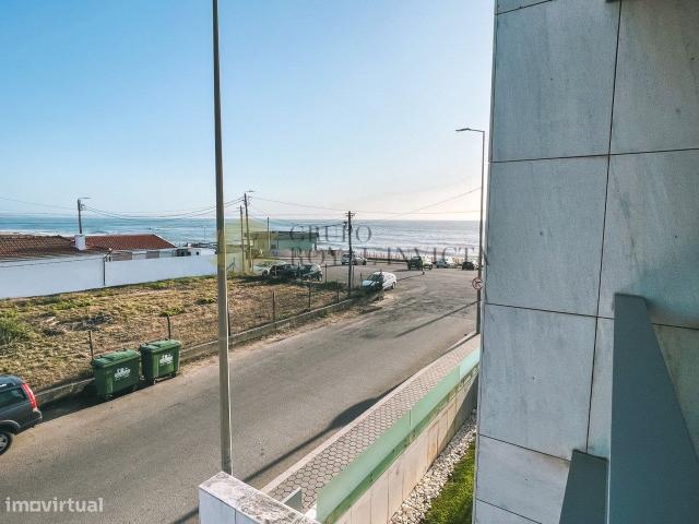 Moradia V2 duplex em Condomnio com Piscina junto praia da Aguda