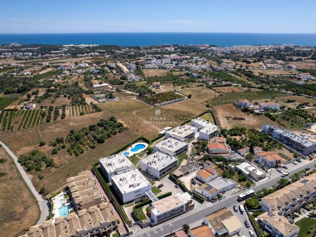 Moradia V2 em Patã Village garagem em Box Condomínio fechado com piscina, Albufeira, Patã de Baixo