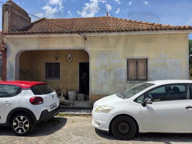 Moradia V2 para Remodelar Foros de Salvaterra 93.000€