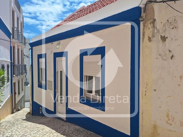 Moradia V2 remodelada, a escassos metros da praia de Sesimbra