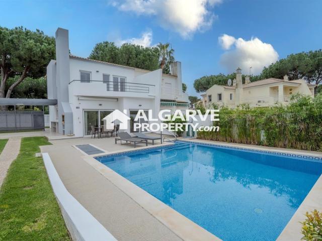 Moradia V2 remodelada junto ao Golfe Pinhal e perto da praia. 172m² Vilamoura