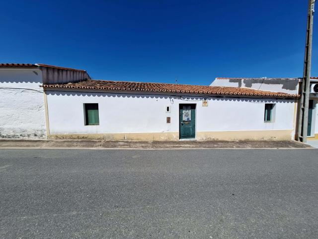 Moradia V2 situada em Safara, concelho de Moura Moura, Safara