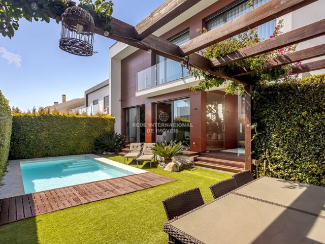 Moradia V3+1 à venda em Carcavelos, concelho de Cascais, Lisboa, Portugal