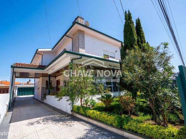 Moradia V3+1 c/ Garagem na Nogueira da Maia
