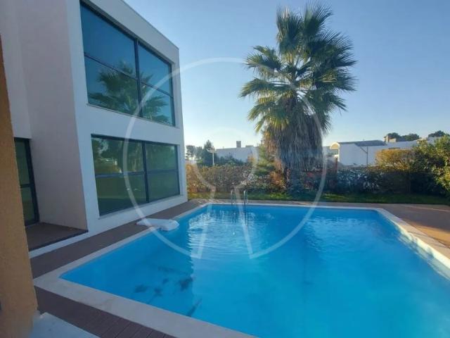 Moradia V3+1 duplex com piscina privativa no Resort Palmela Village, em Setúbal