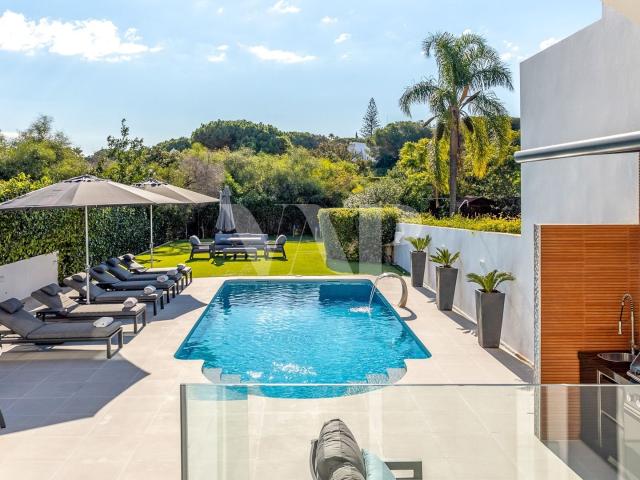 Moradia V3+2 Totalmente Renovada com Ginásio, Sala de Cinema. 307m² Vilamoura