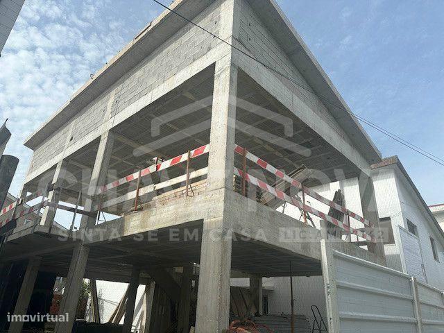 Moradia V3 Nova c/ Garagem em Custias