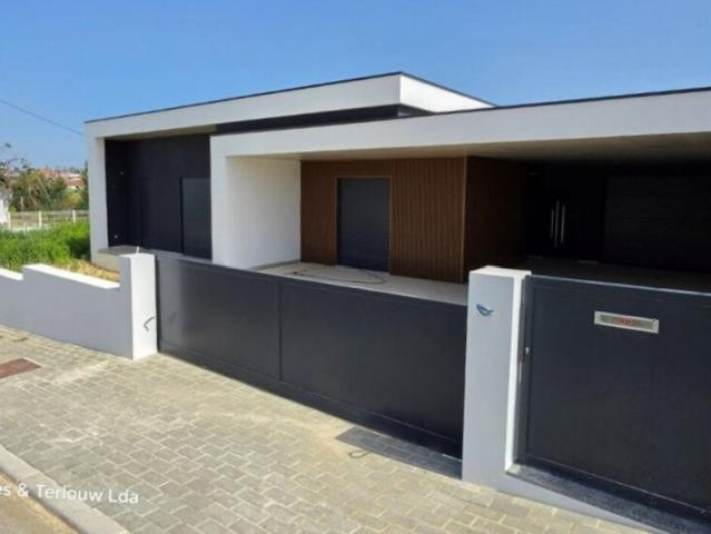 Moradia V3 à venda em Souto da Carpalhosa, concelho de Leiria, Leiria, Portugal
