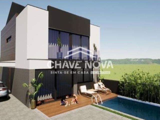 Moradia V3 c/ 3 Frentes em Arcozelo 3000m das Praias