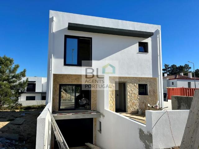 Moradia V3 com 125m2, na Maçã 145m² Sesimbra Castelo