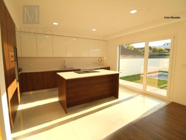 Moradia V3 com 3 Suítes e Logradouro em Vale Milhaços 135m² Corroios