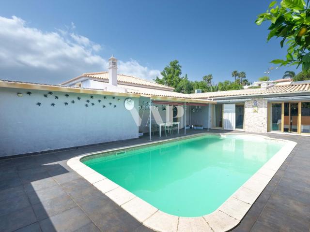 Moradia V3 com Piscina Aquecida e Dois Anexos Independentes. 289m² Almancil