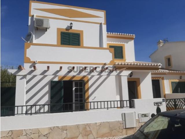 MORADIA V3 COM PISCINA E GARAGEM,ALTURA