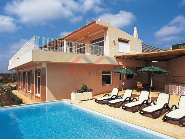 Moradia V3 com piscina e vista mar Estoi