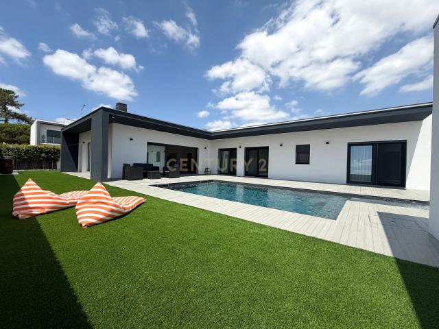 Moradia V3 com piscina em Palmela