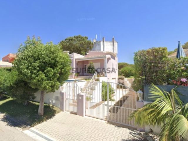 Moradia V3 com Piscina para Renovação Vilamoura