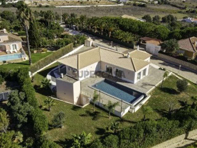 Moradia V3 com piscina Vale da Lama
