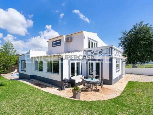 Moradia V3 com piscina
