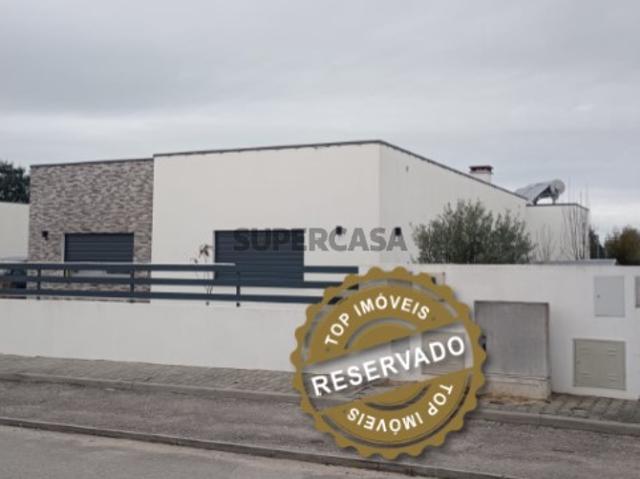 Moradia V3 Contemporânea Em Construção Foros De Salvaterra 377.500€