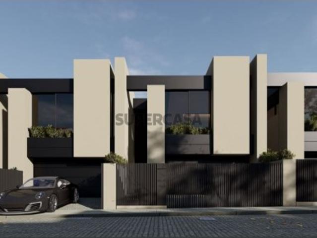 Moradias V3 de 3 frentes em construção Gondomar