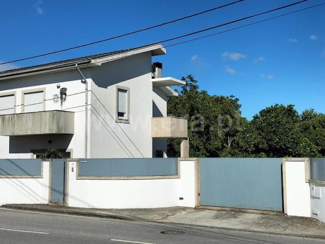 Moradia V3 em Nespereira, Lousada 214m² Nespereira e Casais
