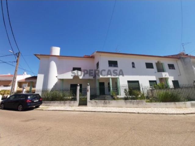 Moradia V3 em Bairro Residencial Elvas