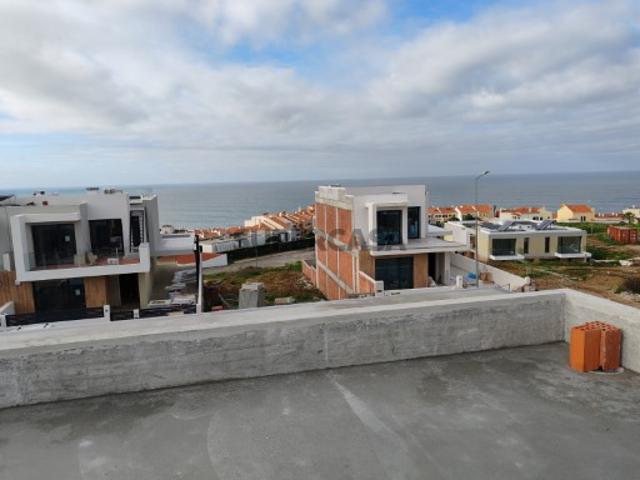 Moradia V3 a Estrear com Piscina na Ericeira
