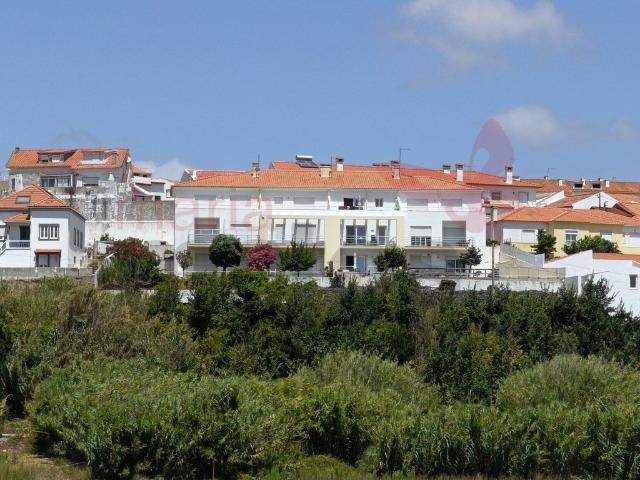 Moradia V3 em perfeito estado localizada no Seixal, concelho. 179m² da Lourinhã e Atalaia