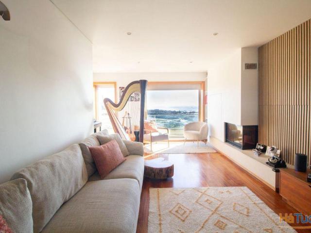 Moradia V3, em primeira linha de mar, no Cabo do Mundo. | 26073862529