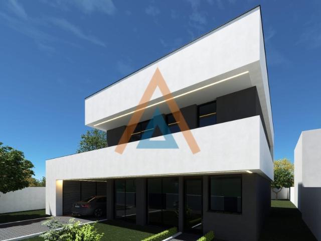 Moradia V3 em São Roque Oliveira Azemeis