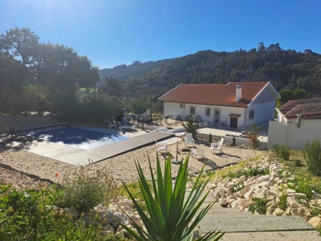 Luxuosa Villa Rural com Piscina e Painéis Solares