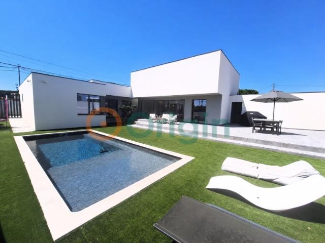 Moradia V3 Independente com Piscina | Charneca de Caparica
