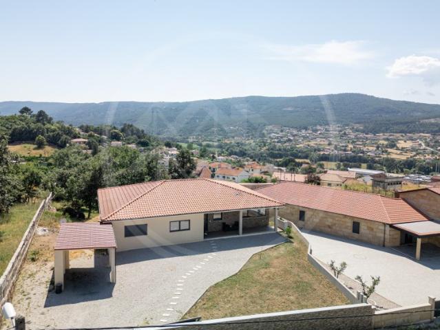 Moradia V3 Pedras Salgadas