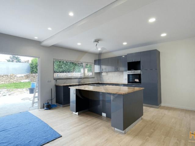 Moradia V3 RENOVADA no centro de Santo Tirso. | 25053648203
