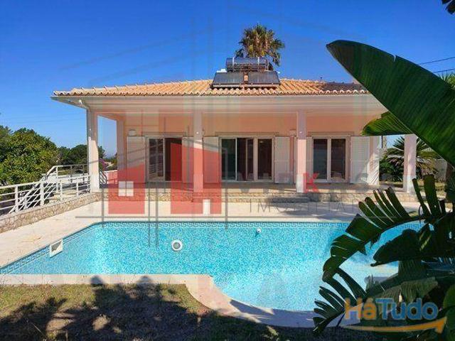 Moradia V3 + 2 em Caixas, com piscina, privacidade e segurança | 26083919257
