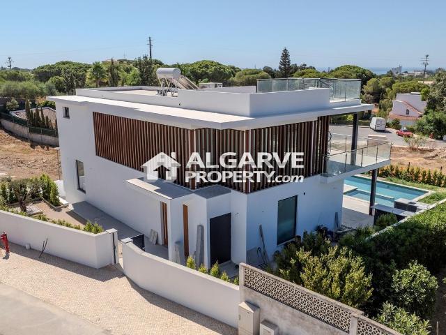 Moradia, Vale Navio, Albufeira e Olhos de Água