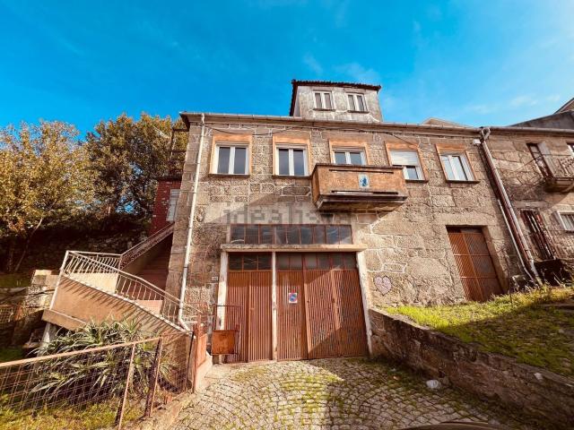 Moradia, Vila