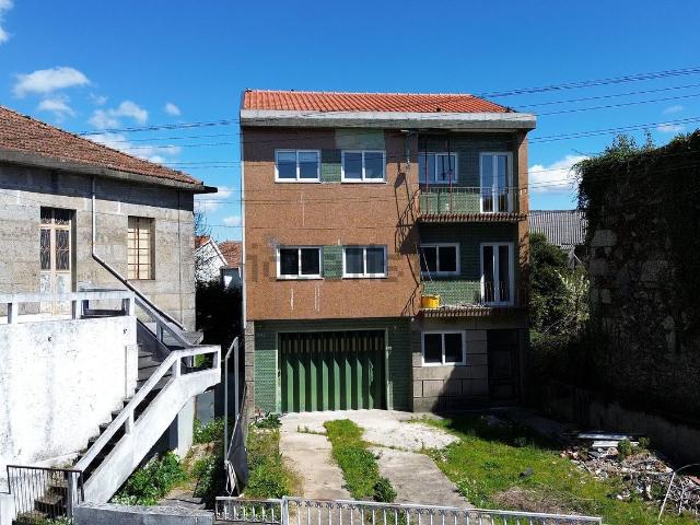 Moradia, Vila Cova da Lixa e Borba de Godim