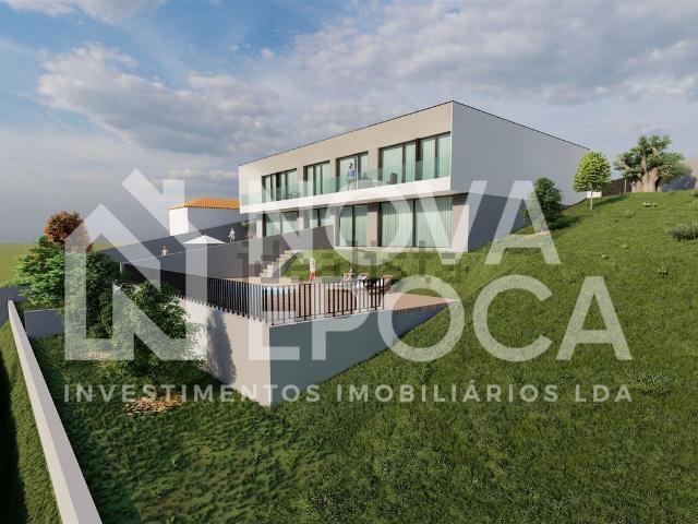 Moradia, Vila Cova e Feitos