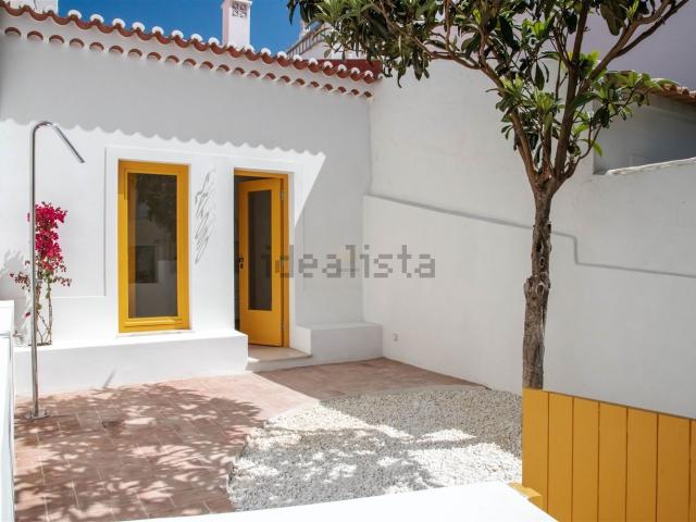 Moradia, Vila do Bispo e Raposeira