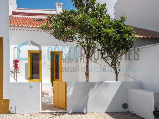 Moradia, Vila do Bispo e Raposeira