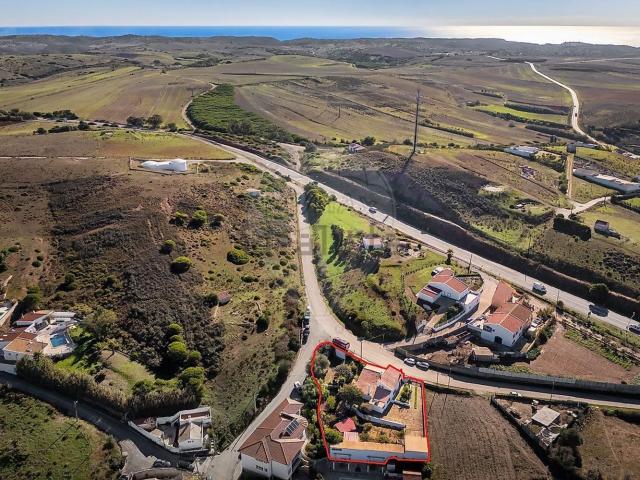 Moradia, Vila do Bispo e Raposeira