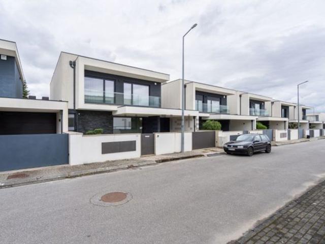 Moradia, Vila de Prado