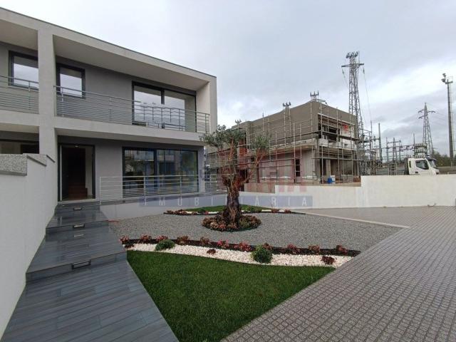 Moradia, Vilar e Mosteiró