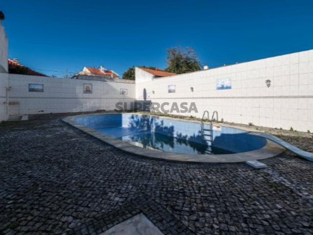 Moradia 2 pisos com piscina e garagem em Algueirão