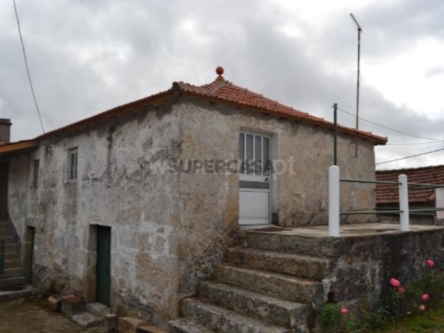 Moradia, 2 quartos, Chaves, Santa Leocádia